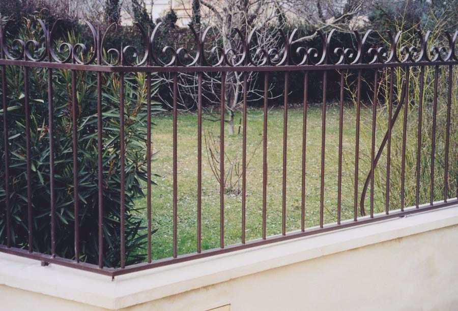 grille de décoration murale en fer forgé pour orner le brise-vue ou la  clôture