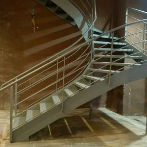 Escalier tournant de profil