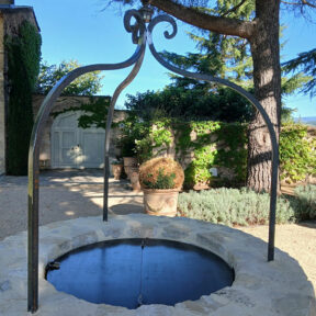 Fermeture de puits et décor -Bonnieux