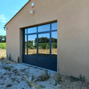 Remplacement portail sectionnel par une baie thermolaquée - Chateauneuf du pape